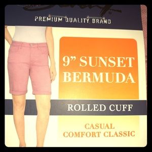 ❤️SOLD❤️ Bermuda shorts NEW
